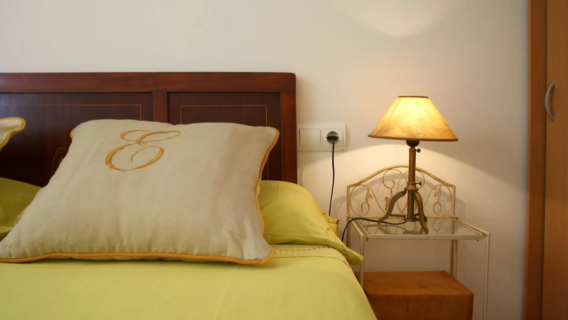 Stay In A House - Apartamento Sh00 Салоу Апартаменты